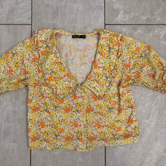 Nasty Gal Tops - Nasty Gal Floral Collared Short Sleeve Blouse